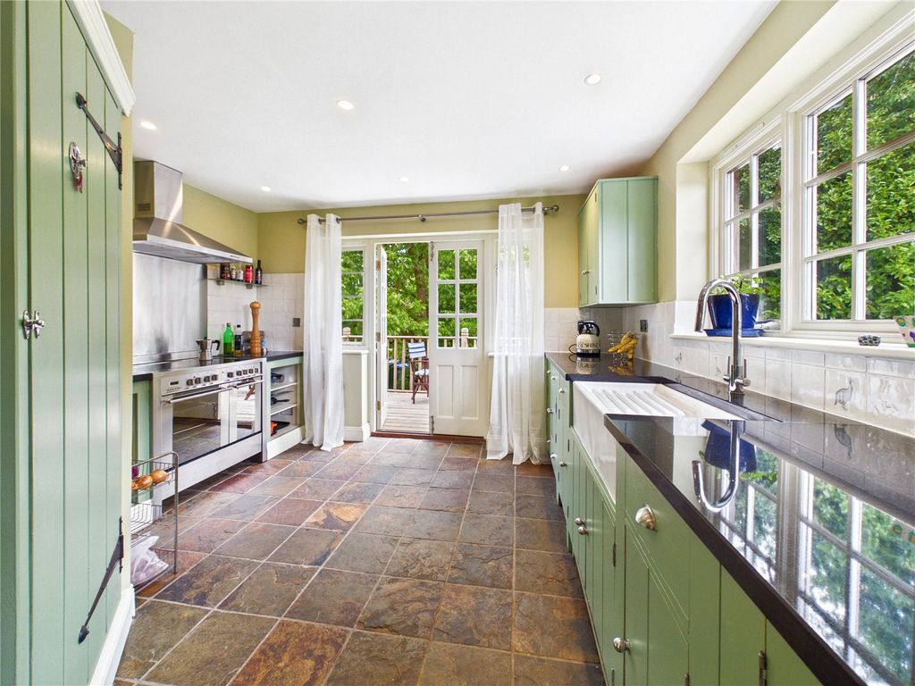 Property photo 3 of 31 Kitchen / Diner