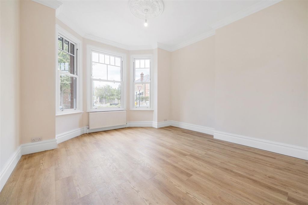 Property photo 3 of 15 Idmiston Road-3.Jpg