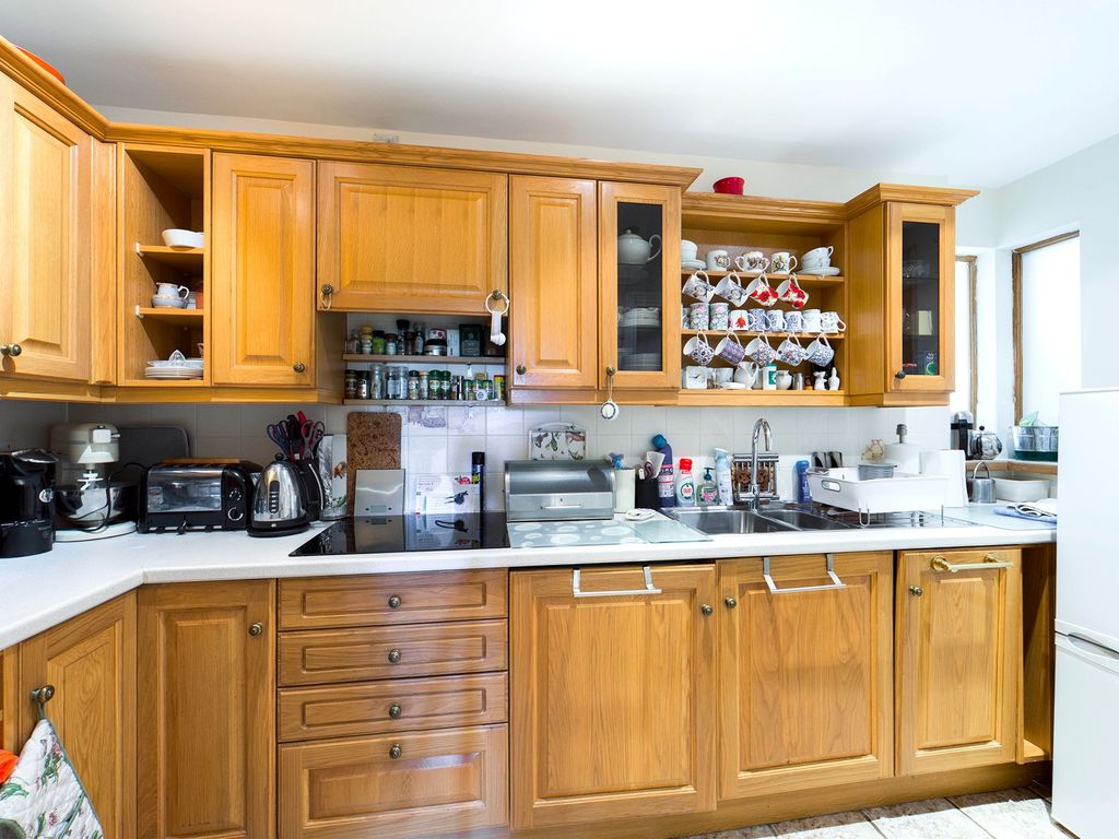 Property photo 3 of 12