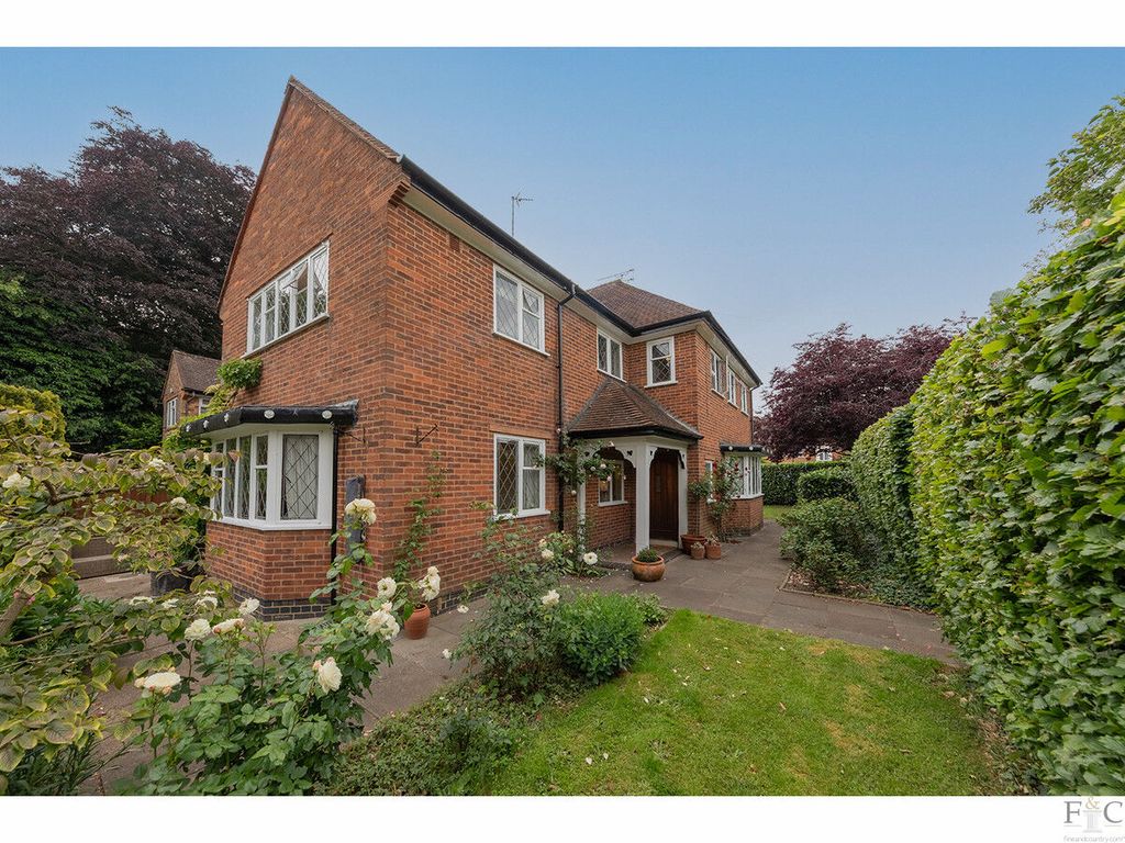 Property photo 1 of 28