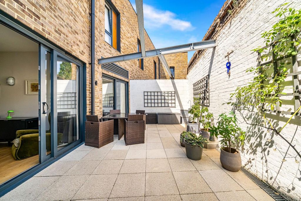 Property photo 2 of 30