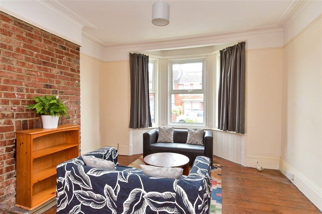 Property photo 1 of 13 Lounge