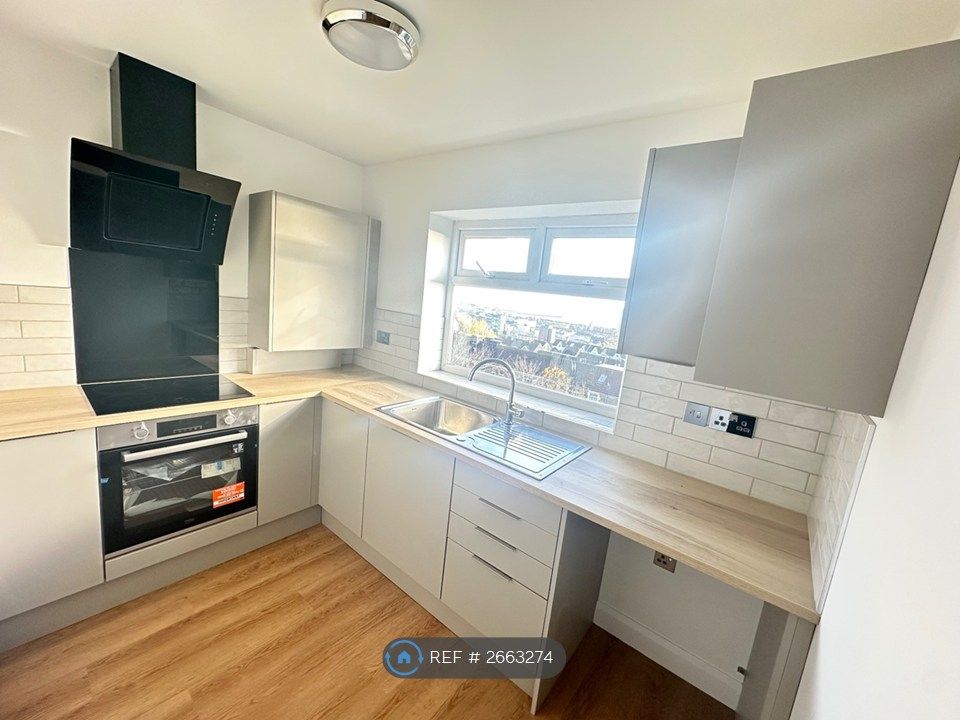 Property photo 2 of 8 Kitchen