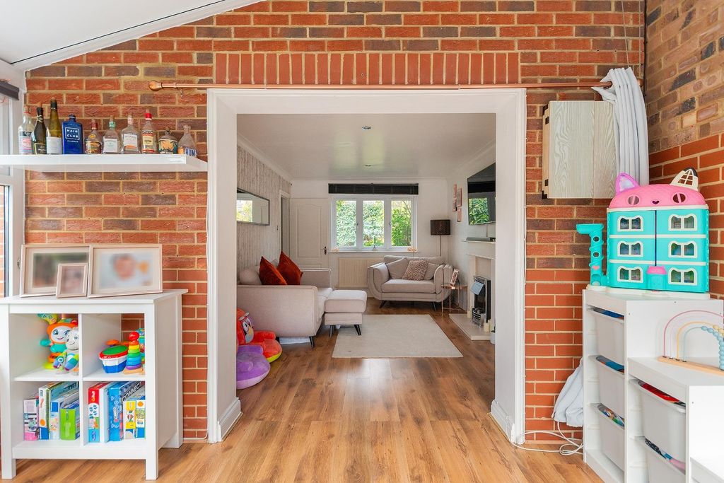 Property photo 1 of 30 0S4Gasg - Conservatory A.Jpg