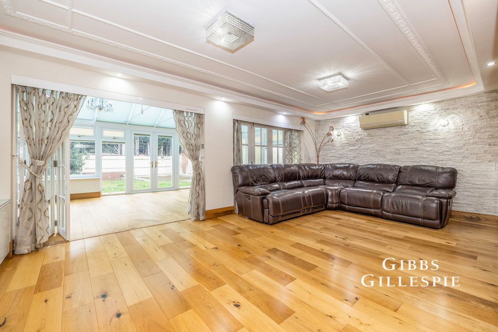 Property photo 2 of 10 Photo