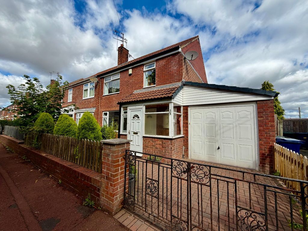 Property photo 1 of 13 Outside