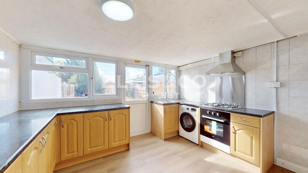 Property photo 2 of 17 Picture No. 14