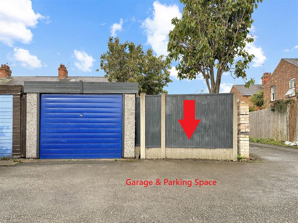 Property photo 3 of 19 Garage &amp; Parking Space 259