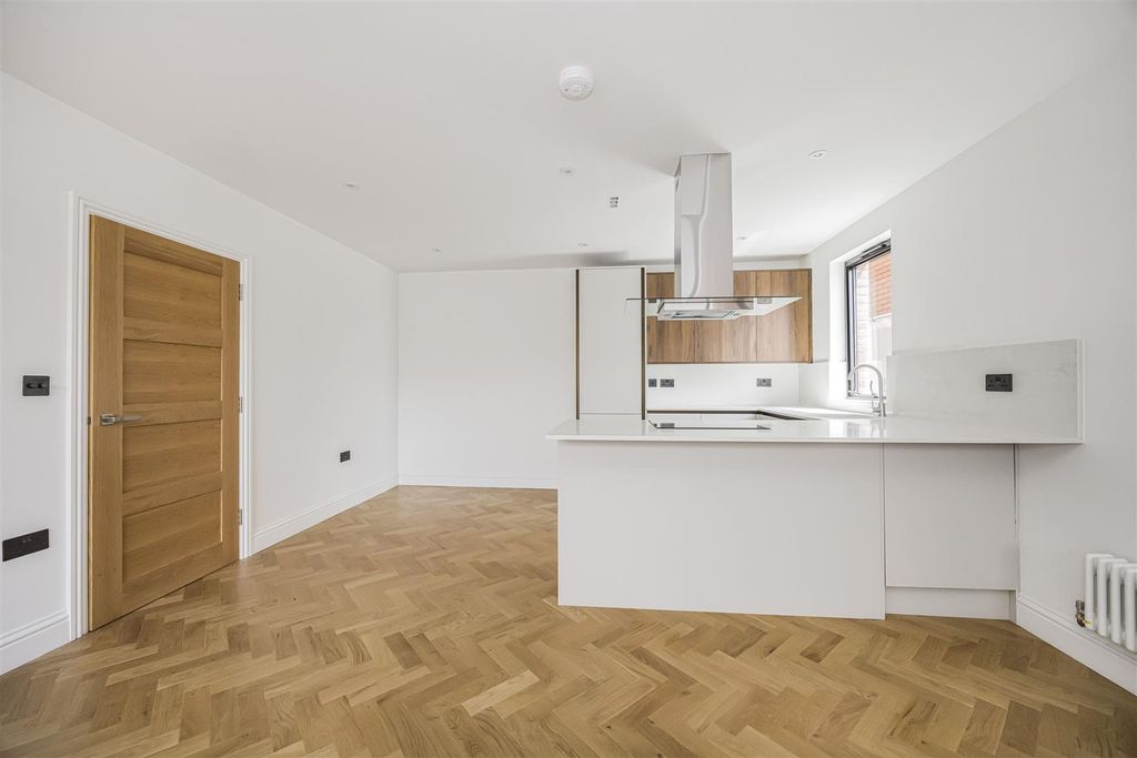 Property photo 3 of 15 8