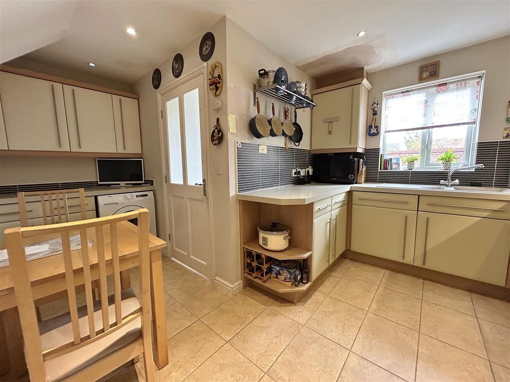 Property photo 3 of 23 Kitchen Diner