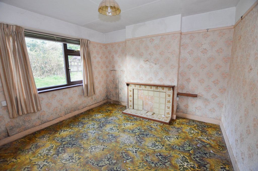 Property photo 3 of 12 Dining Room