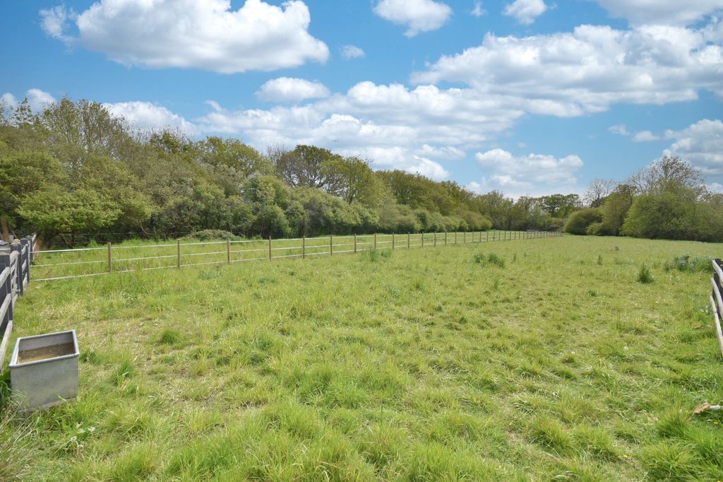 Property photo 3 of 33 Picture No. 28
