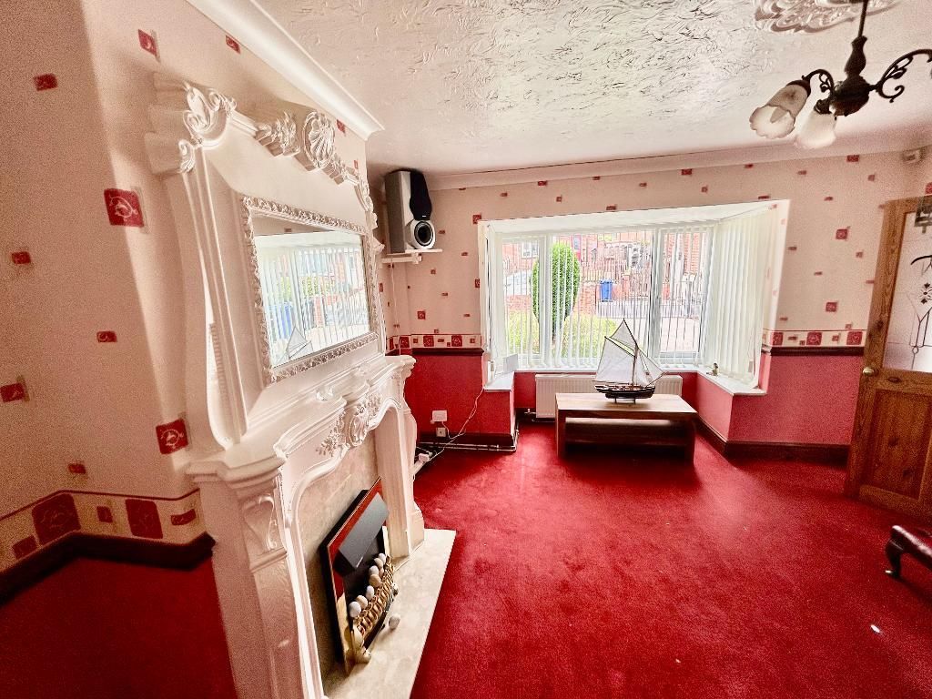 Property photo 3 of 13 Lounge