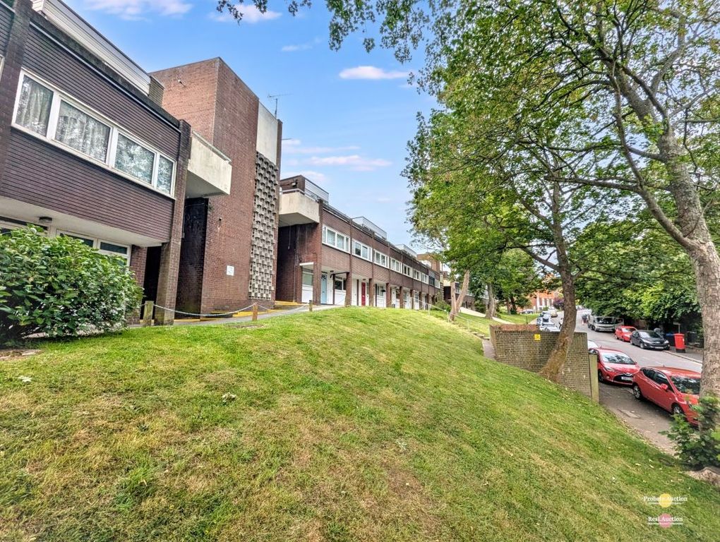 Property photo 2 of 20