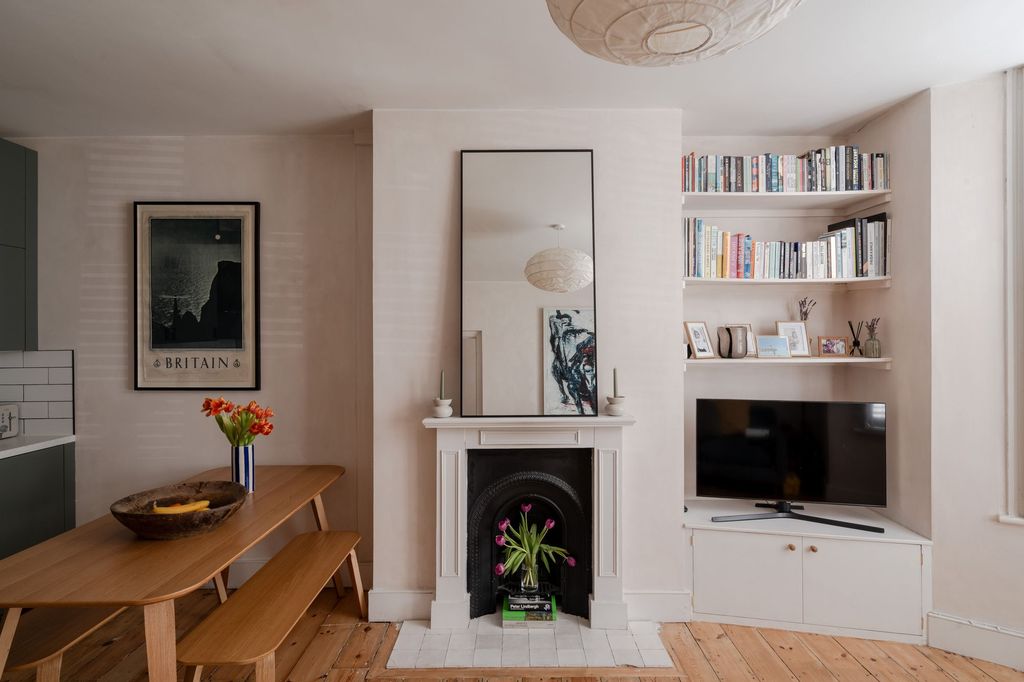 Property photo 2 of 23