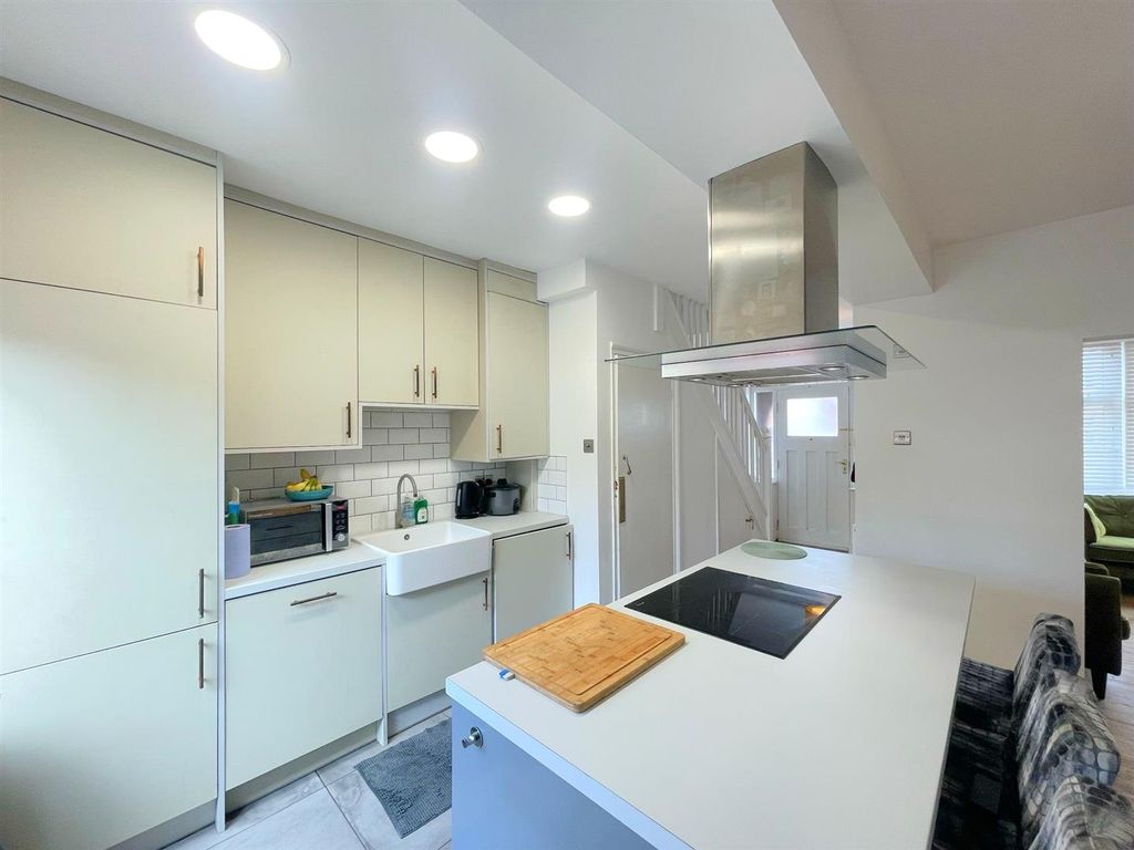 Property photo 2 of 17 Kitchen / Dining Room