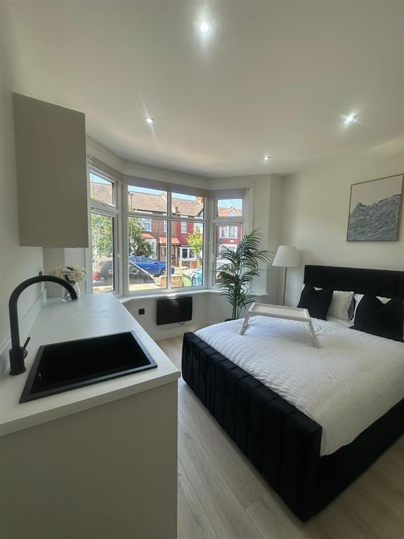 Property photo 1 of 9 Flat 1 Bedford Double Room.Jpg