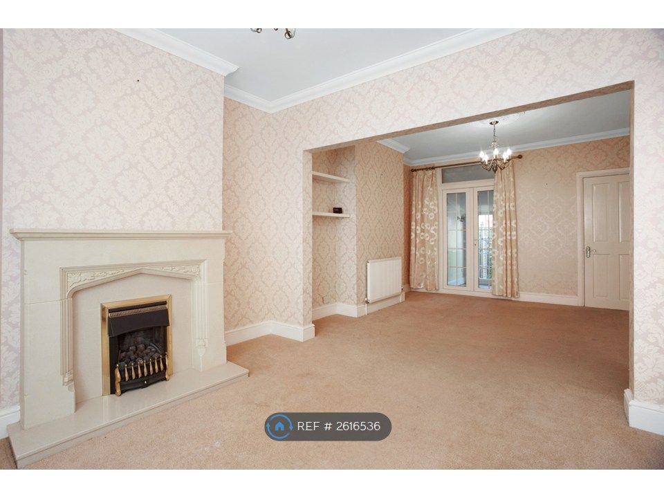 Property photo 2 of 13 Lounge