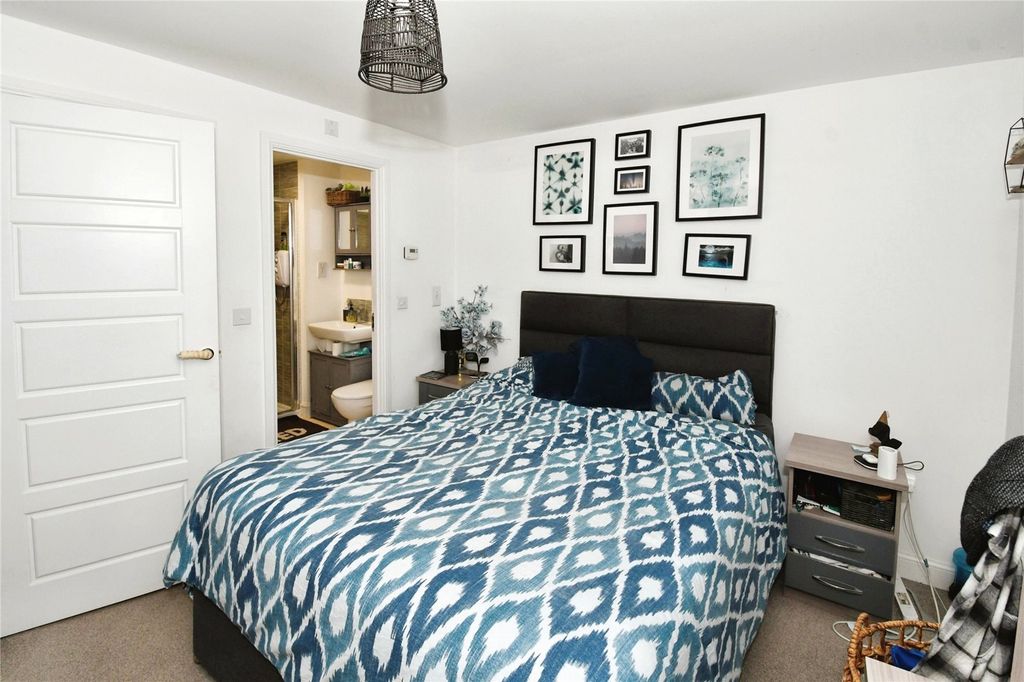 Property photo 2 of 8 Bedroom 1