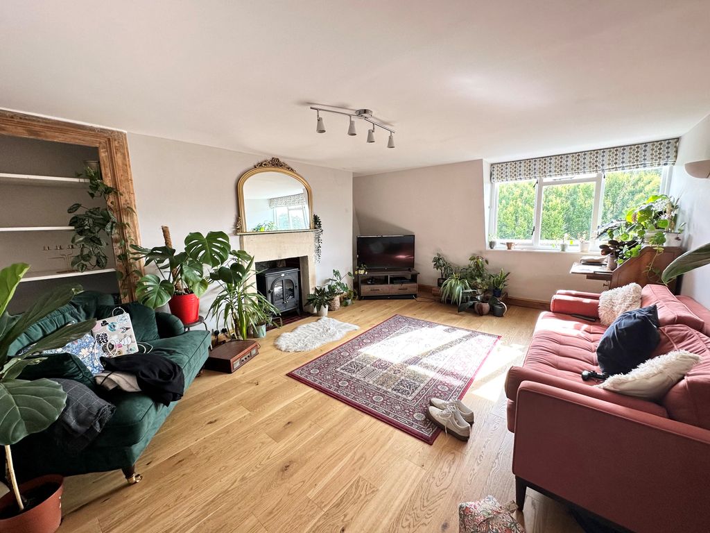 Property photo 2 of 10 Living Room