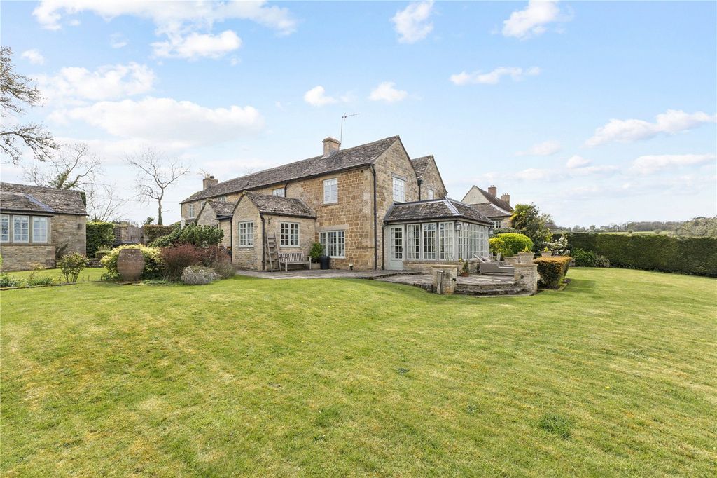 Property photo 1 of 25 Hawkwell House