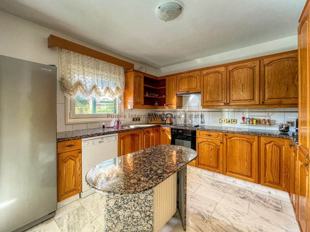 Property photo 3 of 21