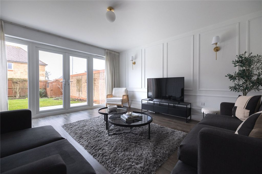 Property photo 3 of 25 Lounge