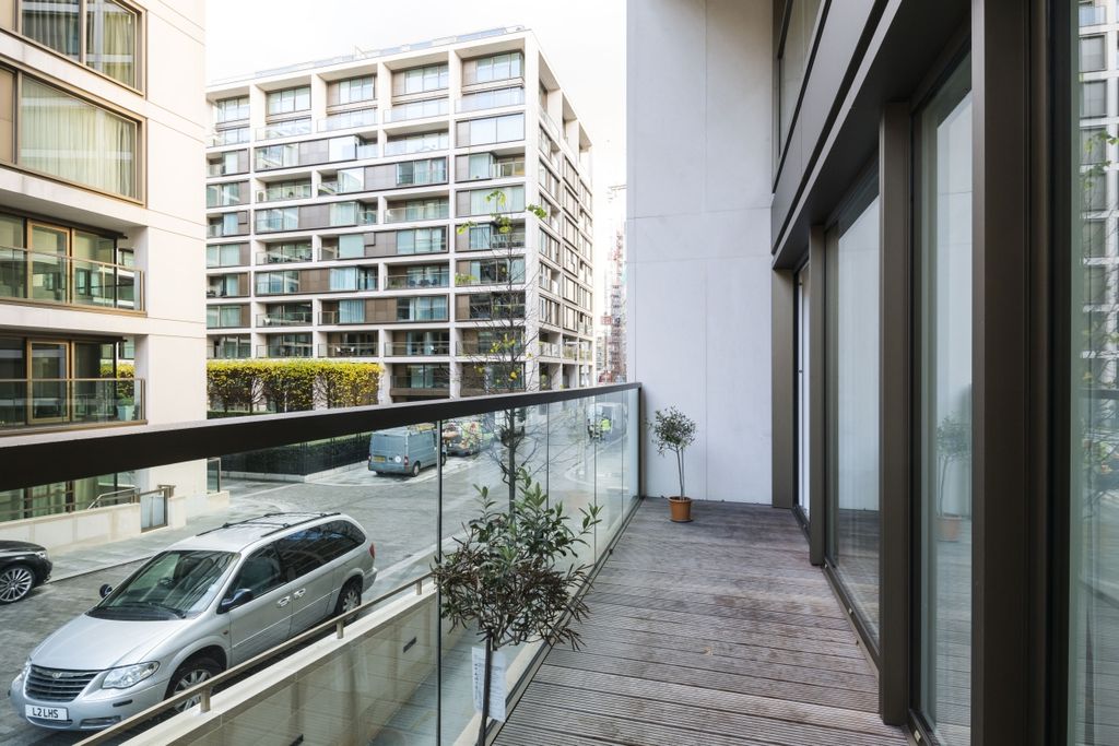 Property photo 3 of 10 Balcony