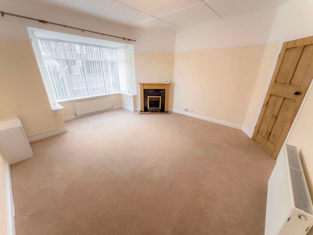 Property photo 3 of 10 Lounge