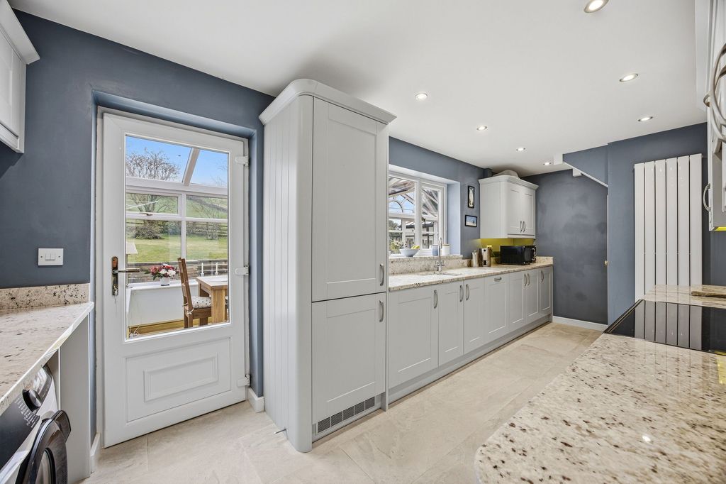 Property photo 3 of 31