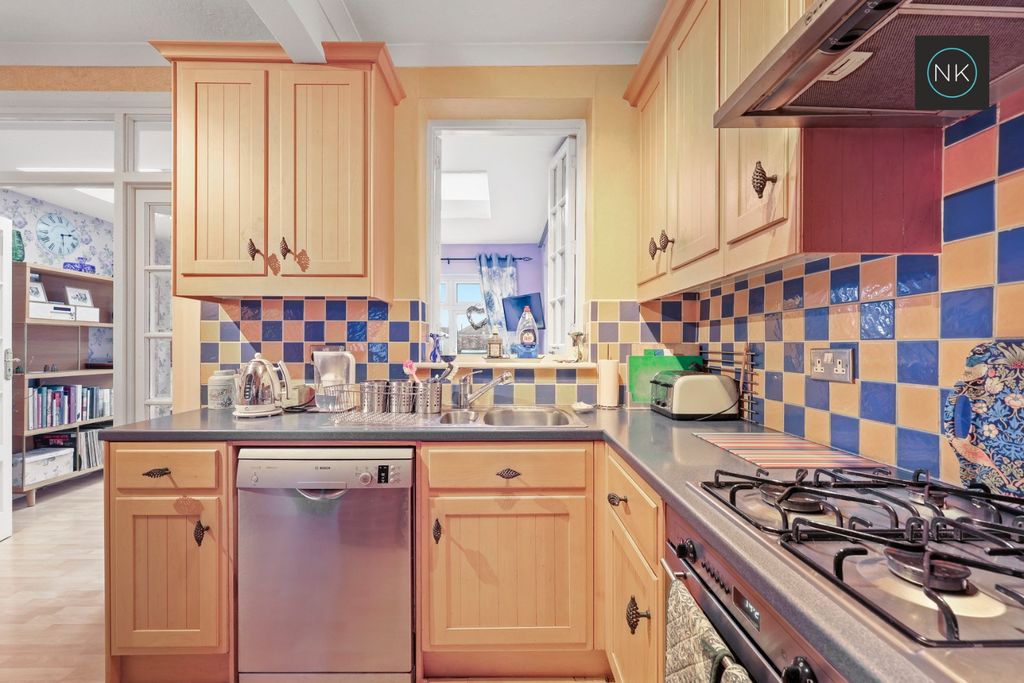 Property photo 2 of 29 4702215