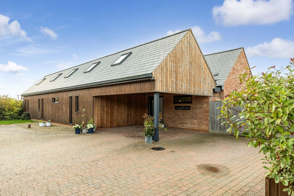 Property photo 1 of 39