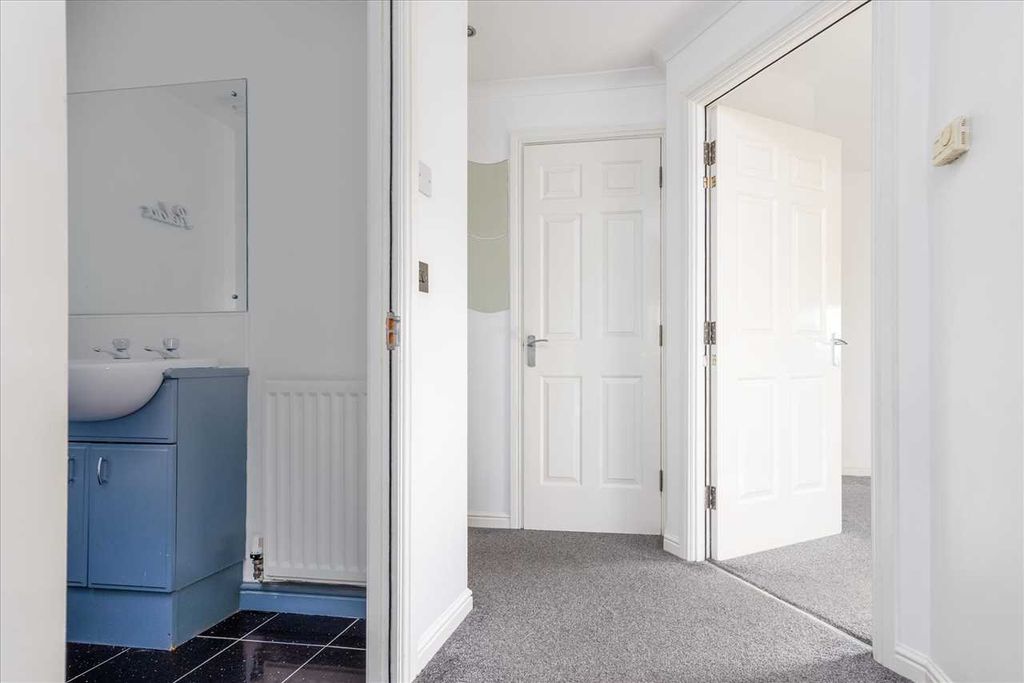 Property photo 2 of 15 Entrance Hall