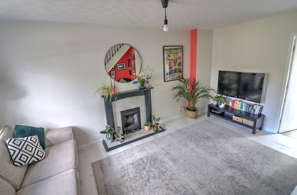 Property photo 2 of 14 Lounge
