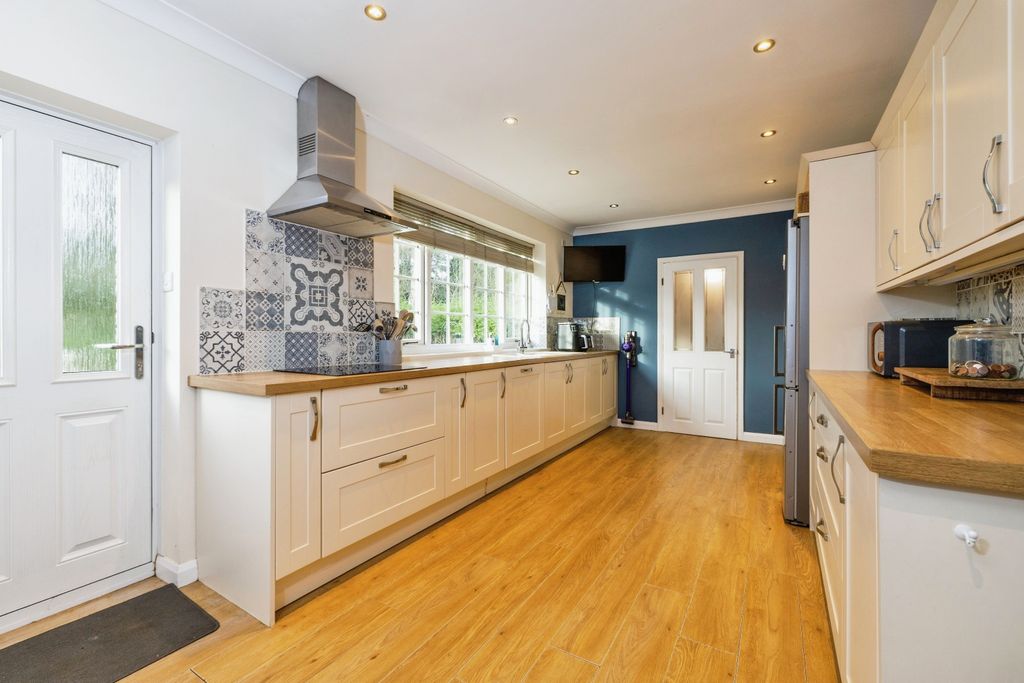 Property photo 2 of 20 Kitchen