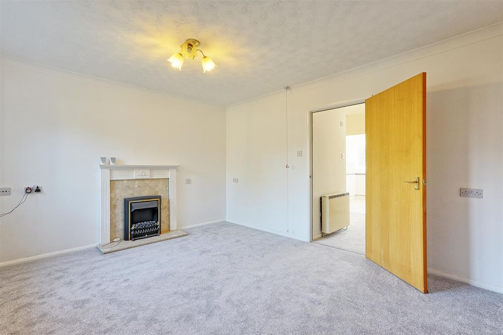 Property photo 3 of 19 Img_3860_1_2_Easyhdr-Interior3.Jpg