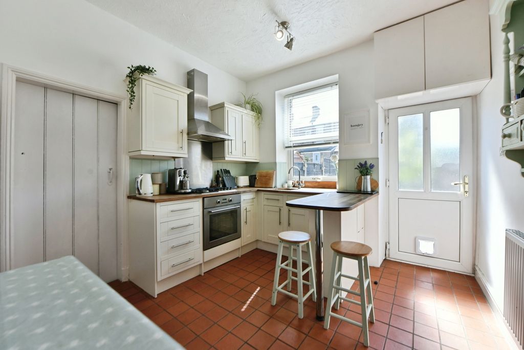 Property photo 2 of 16 Breakfast Kitchen