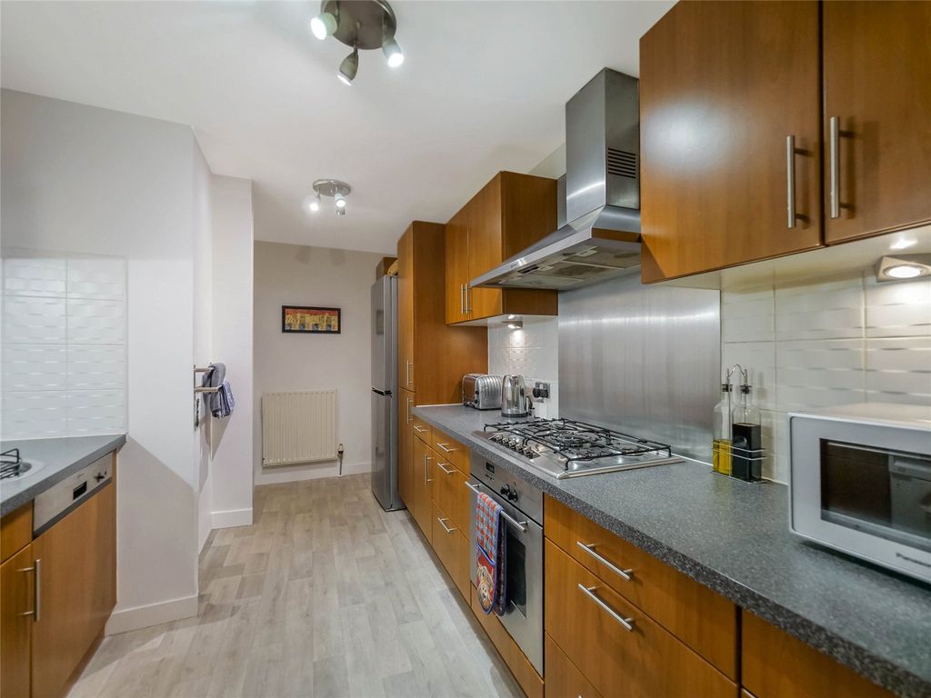 Property photo 2 of 24 Picture No. 33