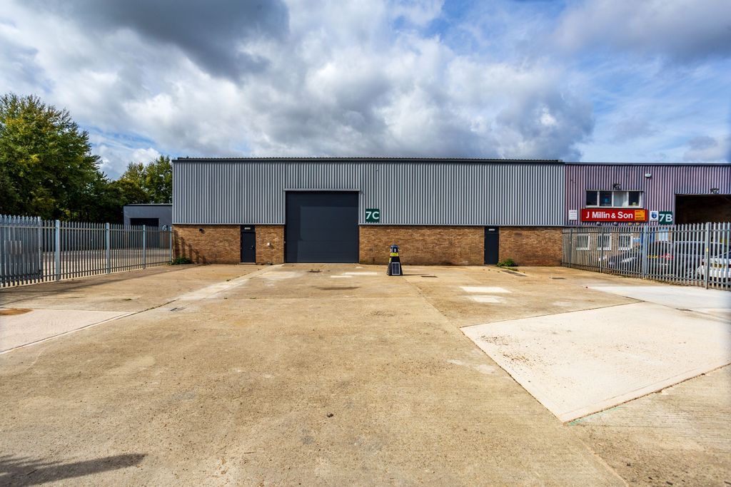 Property photo 1 of 9