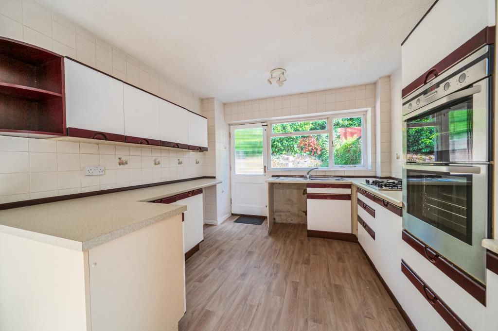 Property photo 2 of 21 Kitchen