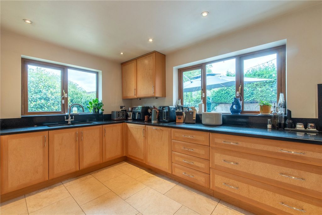 Property photo 3 of 17 Kitchen