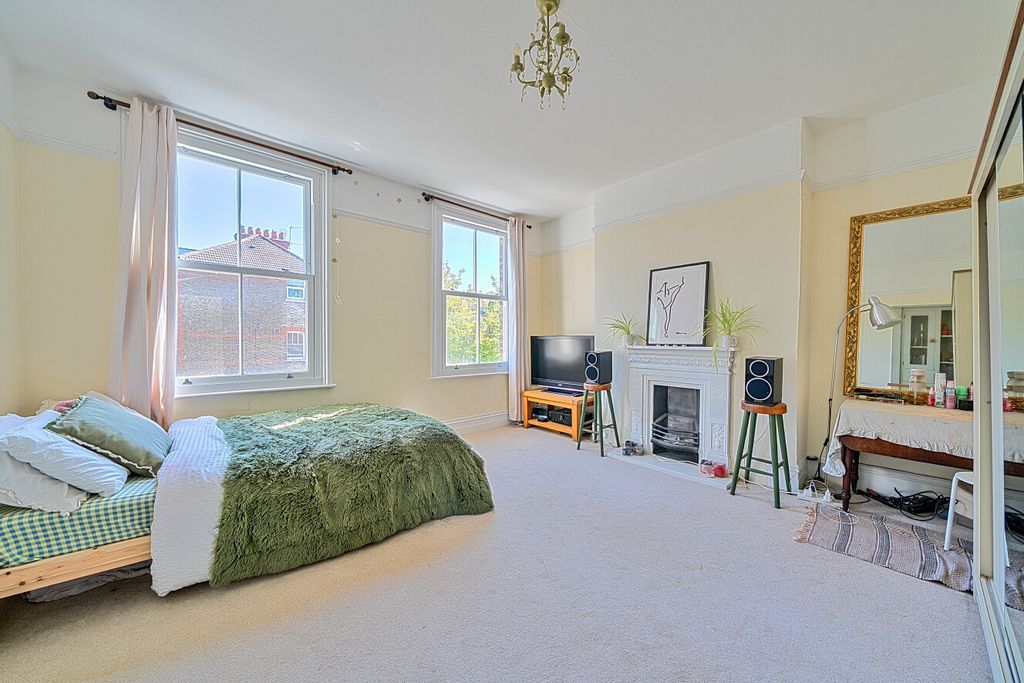 Property photo 3 of 13 1449554-12-69Eb3A...