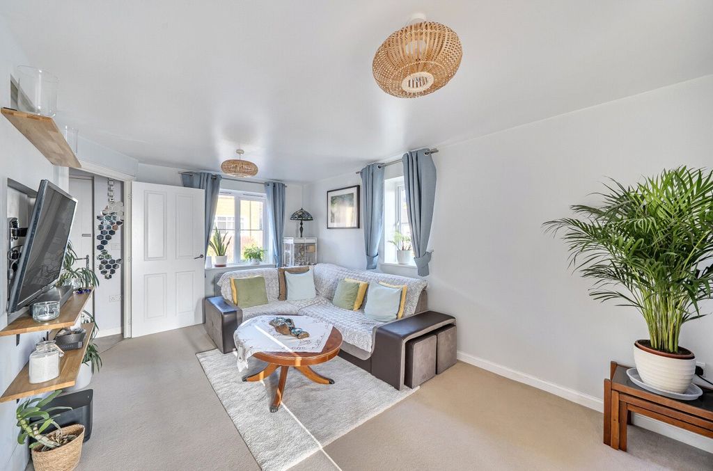 Property photo 3 of 22 Living Room