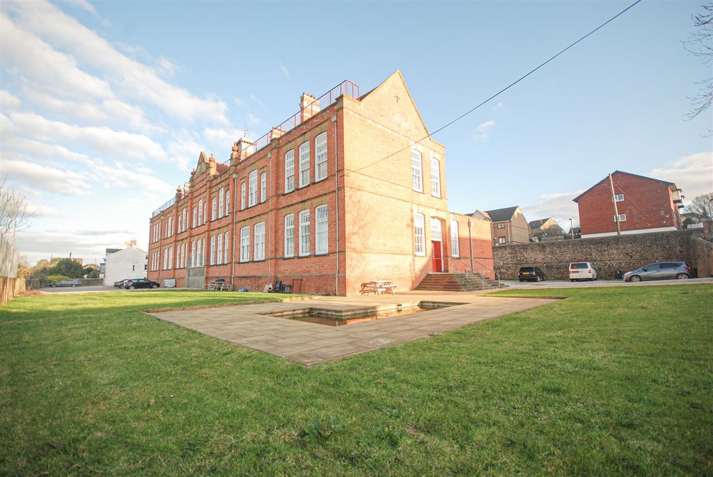 Property photo 2 of 13