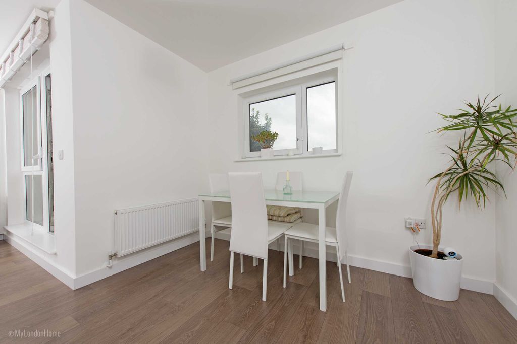 Property photo 3 of 25 Dining Room