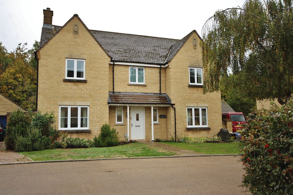 Property photo 1 of 28
