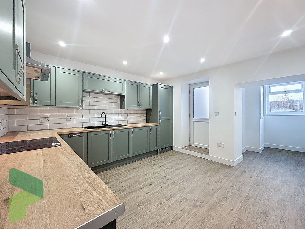 Property photo 1 of 12 Dining Kitchen