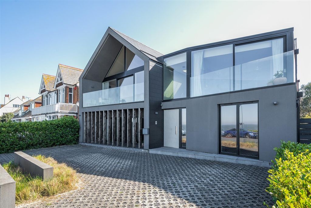 Property photo 1 of 64 Marine Parade, Tankerton, Whitstable