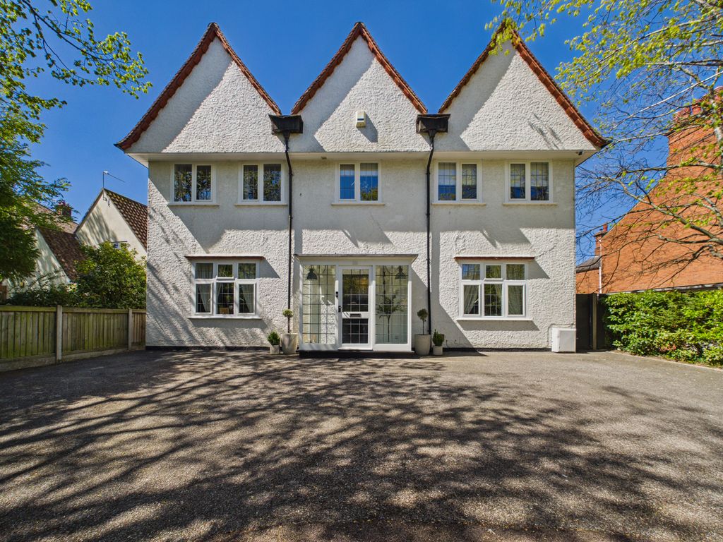 Property photo 1 of 32
