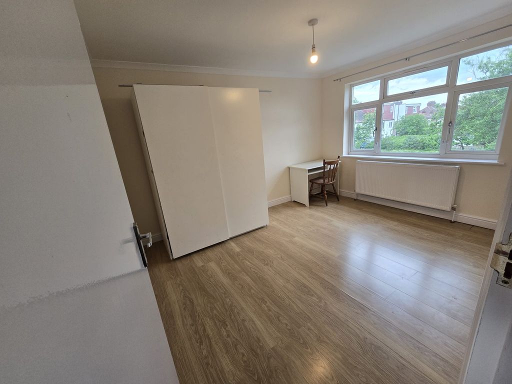 Property photo 1 of 43